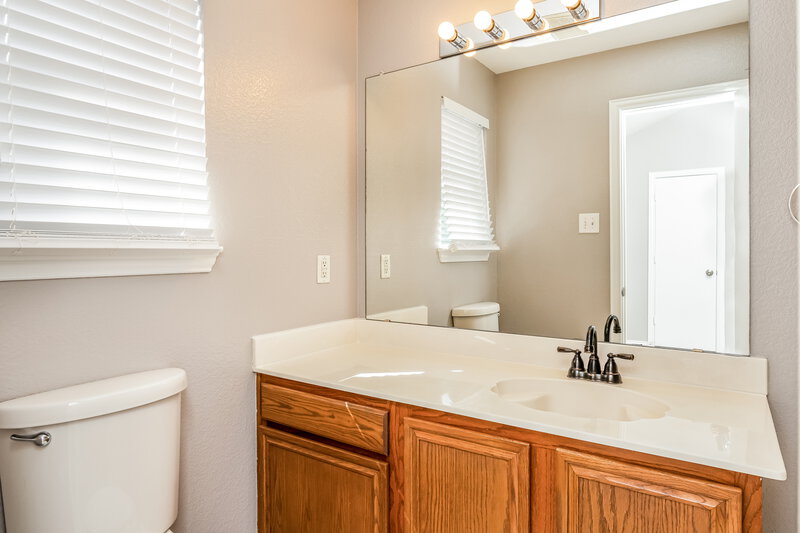 2,045/Mo, 2504 Castle Ridge Dr McKinney, TX 75071 Main Bathroom View