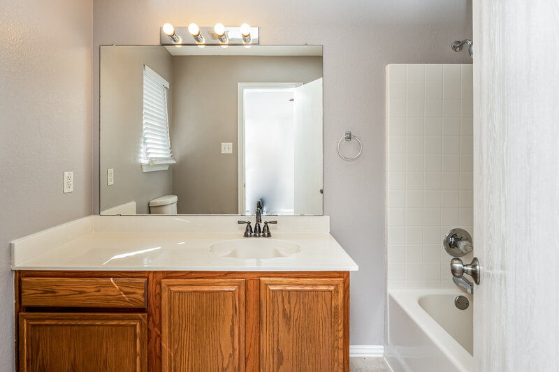 2,045/Mo, 2504 Castle Ridge Dr McKinney, TX 75071 Main Bathroom View 2