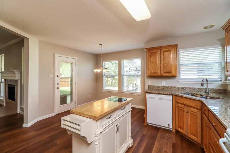 2,340/Mo, 612 Ridgehill Dr Burleson, TX 76028 Kitchen View 2