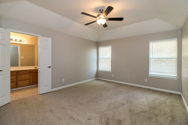 2,340/Mo, 612 Ridgehill Dr Burleson, TX 76028 Main Bedroom View