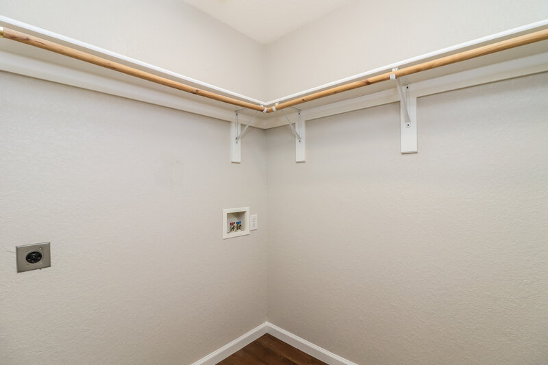 2,340/Mo, 612 Ridgehill Dr Burleson, TX 76028 Walk In Closet View