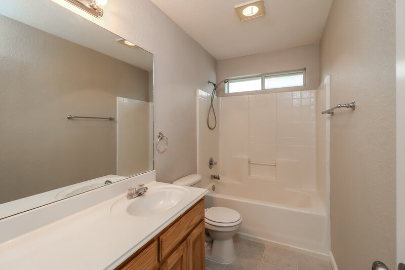 2,340/Mo, 612 Ridgehill Dr Burleson, TX 76028 Bathroom View