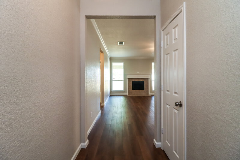2,340/Mo, 612 Ridgehill Dr Burleson, TX 76028 Hallway View