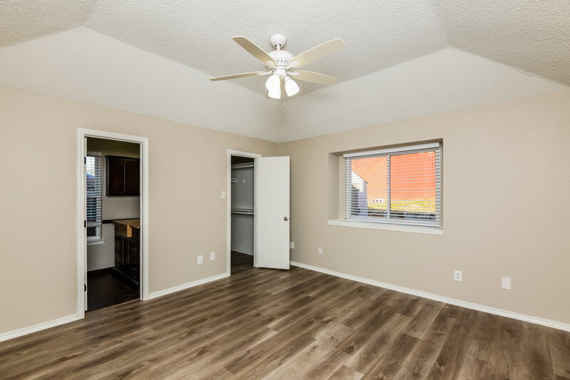 2,165/Mo, 6401 Peggy Dr Fort Worth, TX 76133 Main Bedroom View