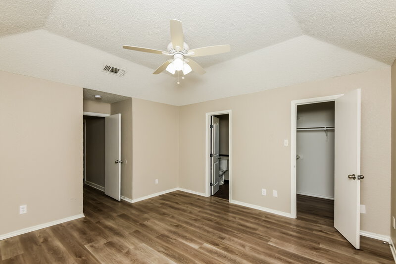 2,165/Mo, 6401 Peggy Dr Fort Worth, TX 76133 Main Bedroom View 2