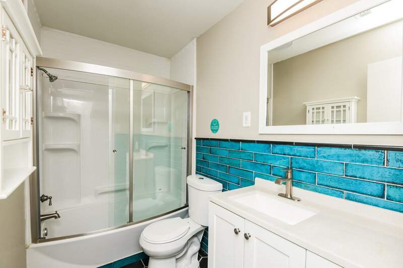 2,165/Mo, 6401 Peggy Dr Fort Worth, TX 76133 Bathroom View