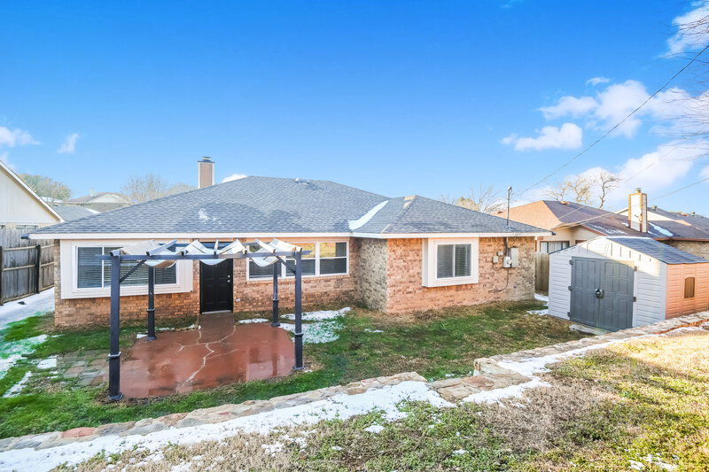 2,165/Mo, 6401 Peggy Dr Fort Worth, TX 76133 Rear View