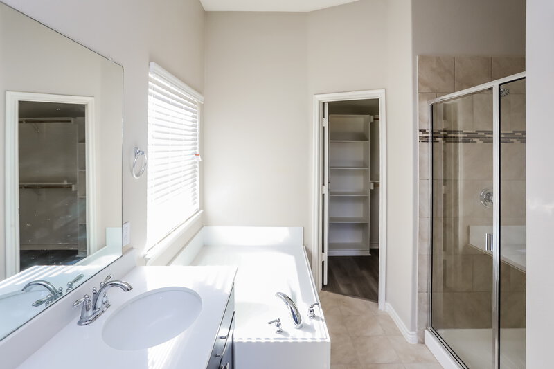 2,465/Mo, 3224 Shady River Trl Royse City, TX 75189 Main Bathroom View
