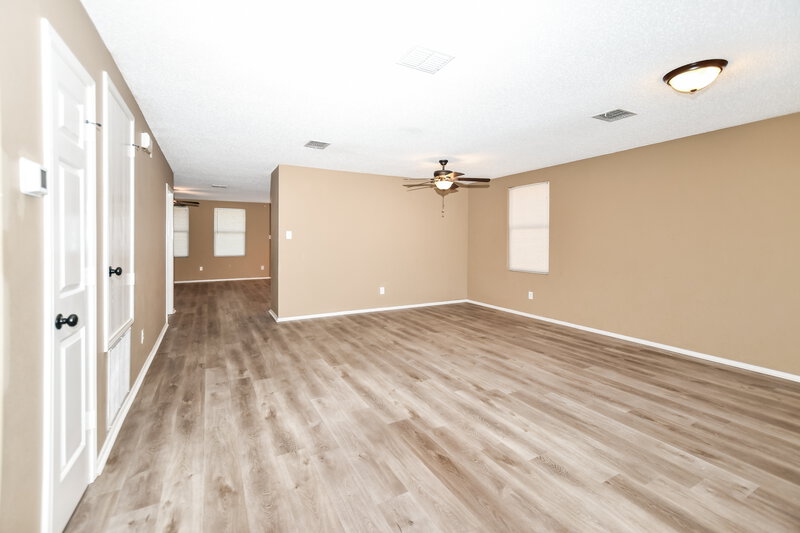 2,500/Mo, 1407 Gentle Rain Dr Lancaster, TX 75134 Living Room View 2