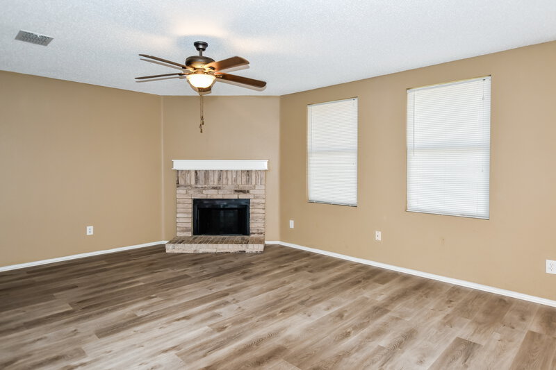2,500/Mo, 1407 Gentle Rain Dr Lancaster, TX 75134 Family Room View 2