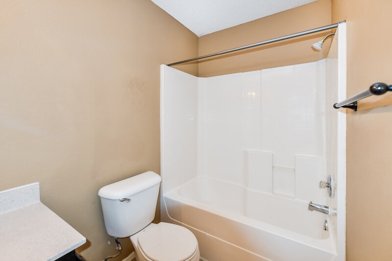 2,500/Mo, 1407 Gentle Rain Dr Lancaster, TX 75134 Bathroom View
