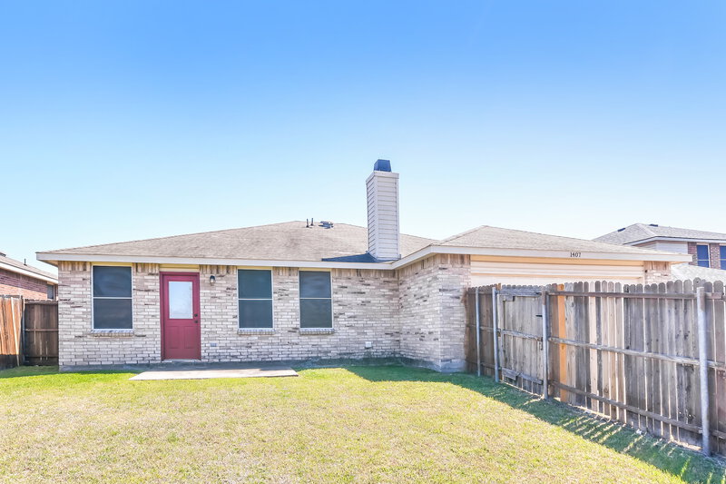 2,500/Mo, 1407 Gentle Rain Dr Lancaster, TX 75134 Rear View
