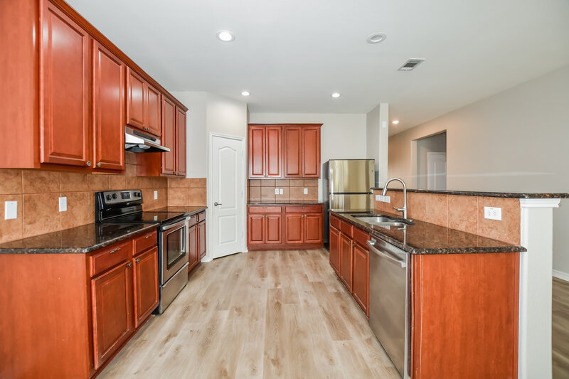 2,625/Mo, 1809 Sheffield Pl Fort Worth, TX 76112 Kitchen View 3