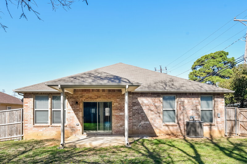 2,625/Mo, 1809 Sheffield Pl Fort Worth, TX 76112 Rear View 2