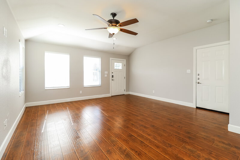 2,415/Mo, 802 Pangburn St Grand Prairie, TX 75051 Living Room View