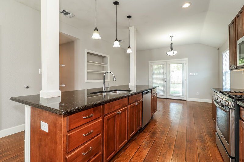 2,415/Mo, 802 Pangburn St Grand Prairie, TX 75051 Kitchen View