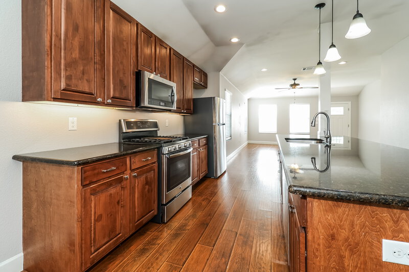 2,415/Mo, 802 Pangburn St Grand Prairie, TX 75051 Kitchen View 2
