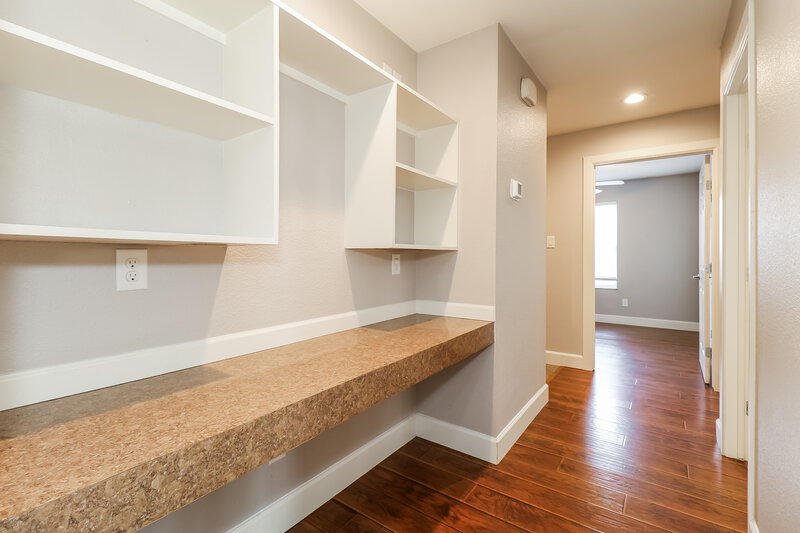 2,415/Mo, 802 Pangburn St Grand Prairie, TX 75051 Laundry Room View