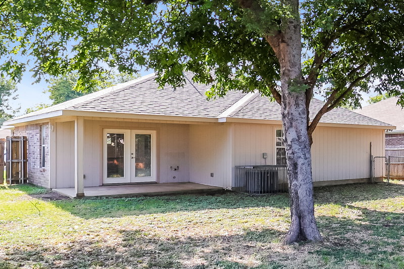 2,415/Mo, 802 Pangburn St Grand Prairie, TX 75051 Rear View 2