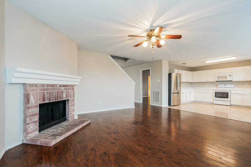 2,260/Mo, 8712 Cove Meadow Ln Fort Worth, TX 76123 Living Room View 2