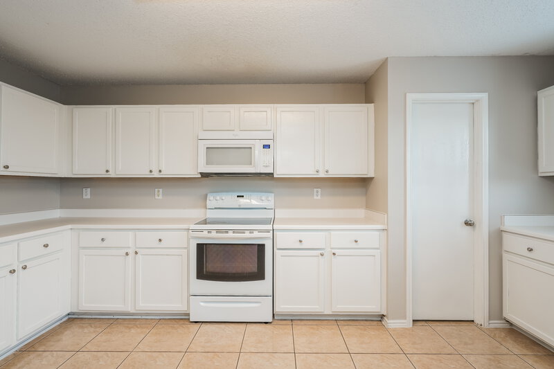 2,260/Mo, 8712 Cove Meadow Ln Fort Worth, TX 76123 Kitchen View