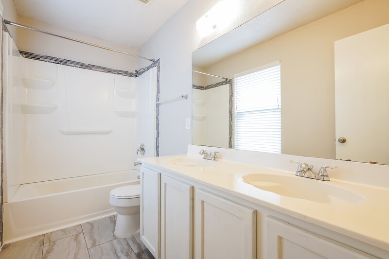2,260/Mo, 8712 Cove Meadow Ln Fort Worth, TX 76123 Bathroom View