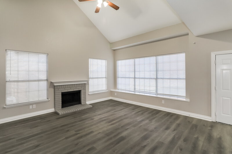 2,370/Mo, 4737 Waterway Dr N Fort Worth, TX 76137 Living Room View 2