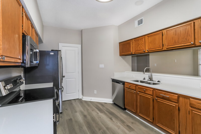 2,370/Mo, 4737 Waterway Dr N Fort Worth, TX 76137 Kitchen View 2