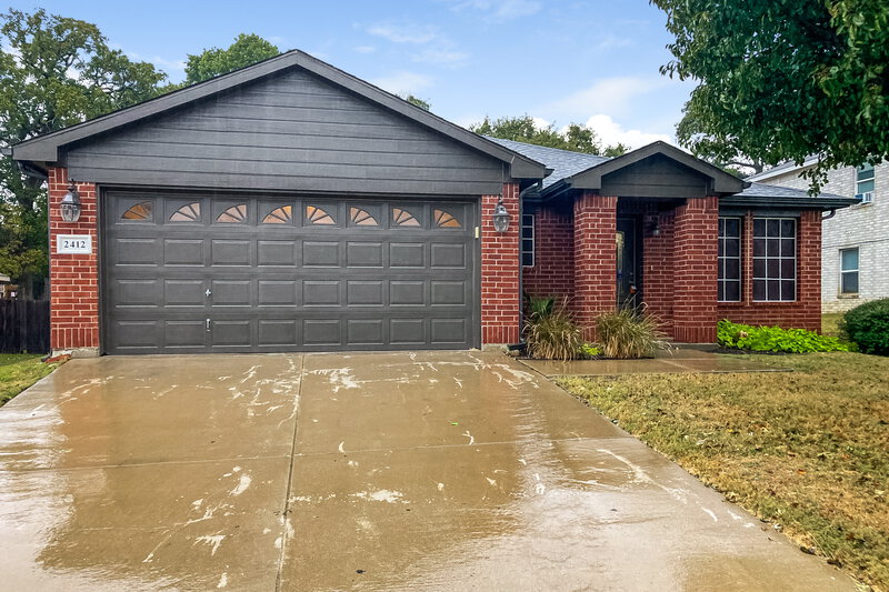 2,000/Mo, 2412 Castle Pines Dr Burleson, TX 76028 External View