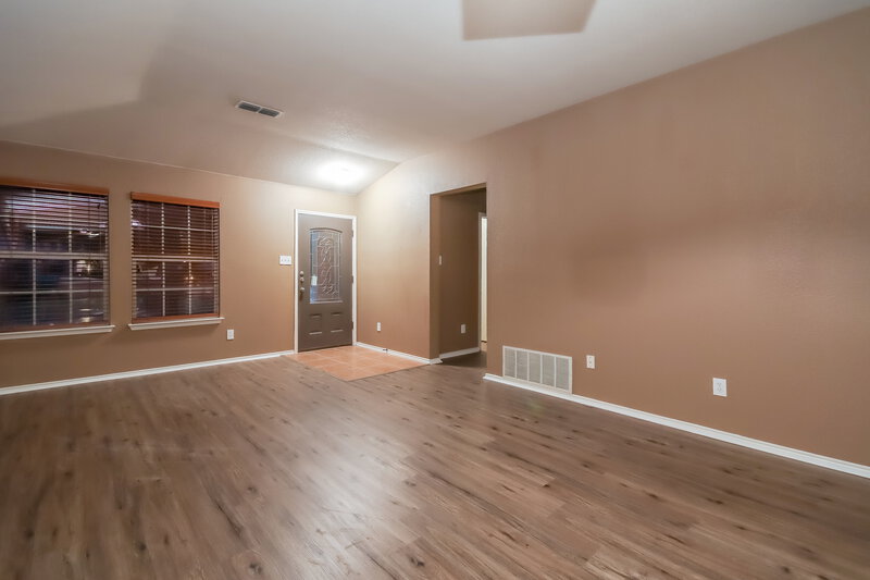 2,000/Mo, 2412 Castle Pines Dr Burleson, TX 76028 Living Room View