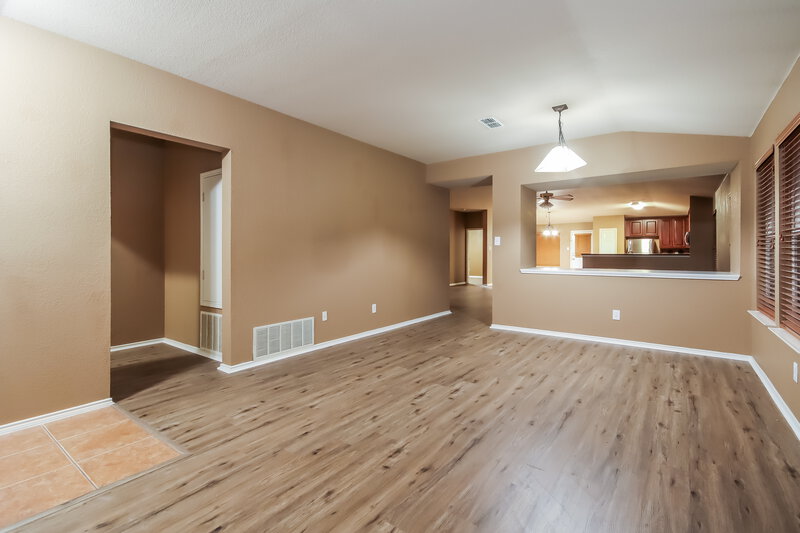 2,000/Mo, 2412 Castle Pines Dr Burleson, TX 76028 Living Room View 2