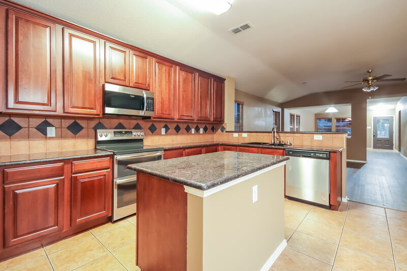 2,000/Mo, 2412 Castle Pines Dr Burleson, TX 76028 Kitchen View 2