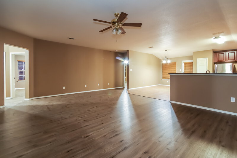2,000/Mo, 2412 Castle Pines Dr Burleson, TX 76028 Family Room View