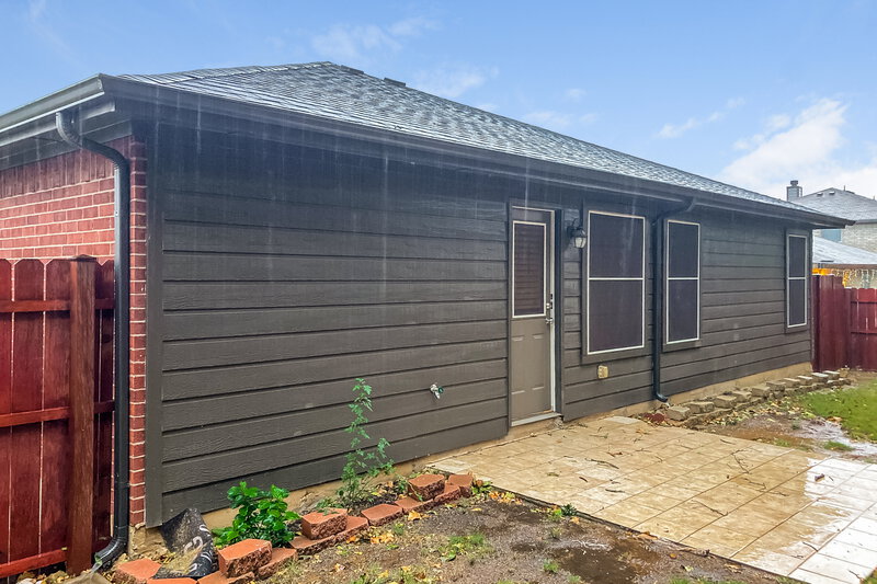 2,000/Mo, 2412 Castle Pines Dr Burleson, TX 76028 Rear View