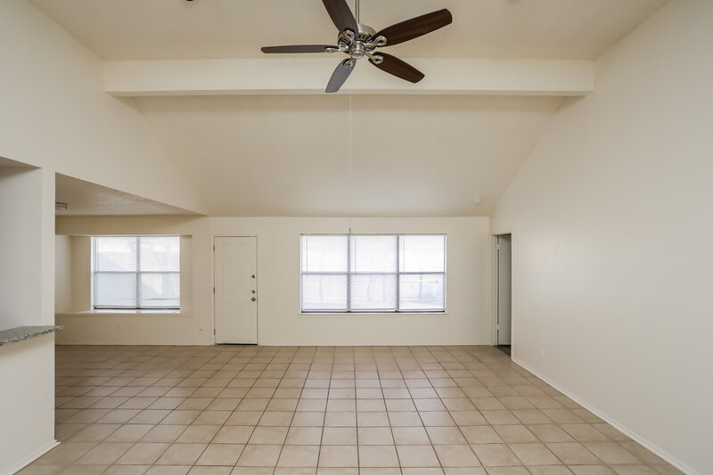 2,255/Mo, 916 Richards Dr Cedar Hill, TX 75104 Living Room View