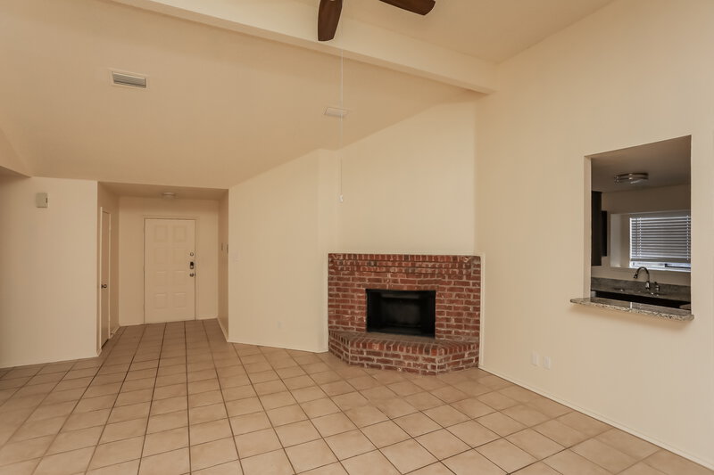 2,255/Mo, 916 Richards Dr Cedar Hill, TX 75104 Living Room View 2