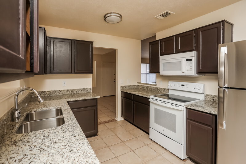 2,255/Mo, 916 Richards Dr Cedar Hill, TX 75104 Kitchen View