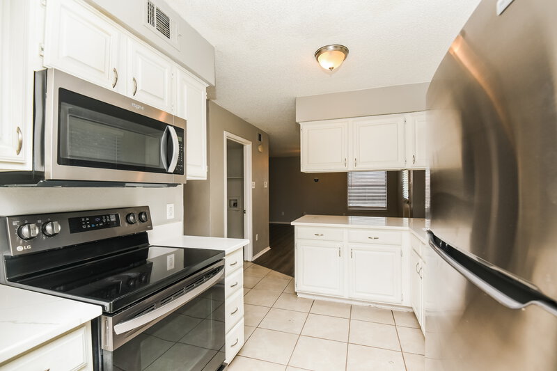 2,140/Mo, 6804 Brookdale Dr Watauga, TX 76148 Kitchen View