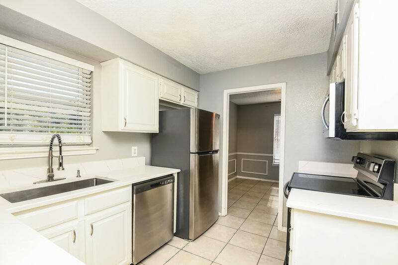 2,140/Mo, 6804 Brookdale Dr Watauga, TX 76148 Kitchen View 2