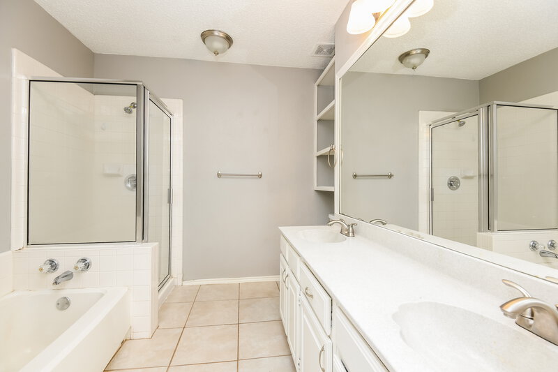 2,140/Mo, 6804 Brookdale Dr Watauga, TX 76148 Main Bathroom View