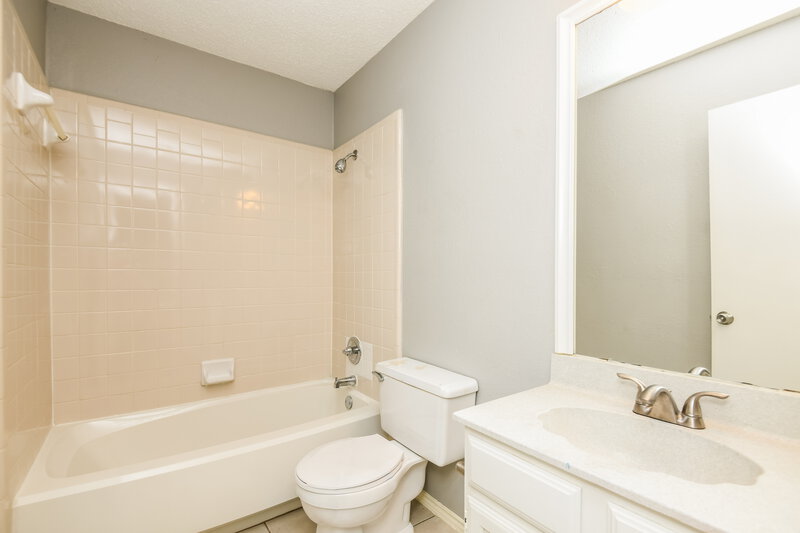 2,140/Mo, 6804 Brookdale Dr Watauga, TX 76148 Bathroom View