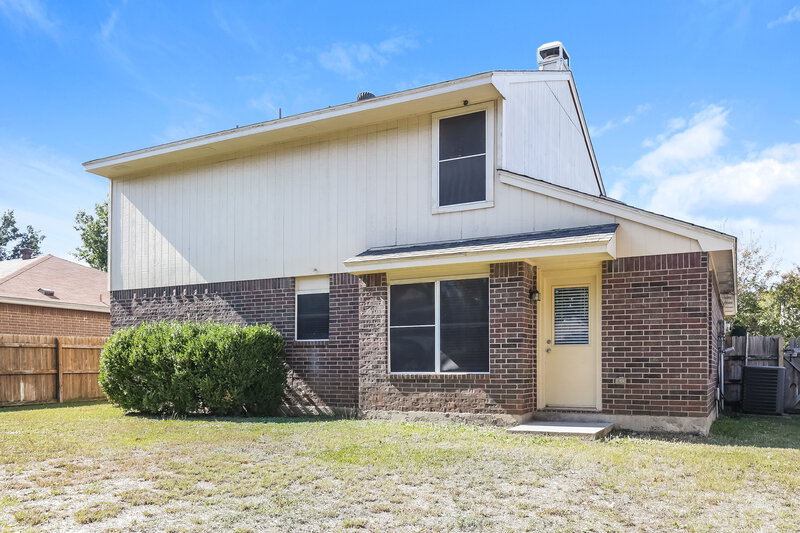 2,140/Mo, 6804 Brookdale Dr Watauga, TX 76148 Rear View