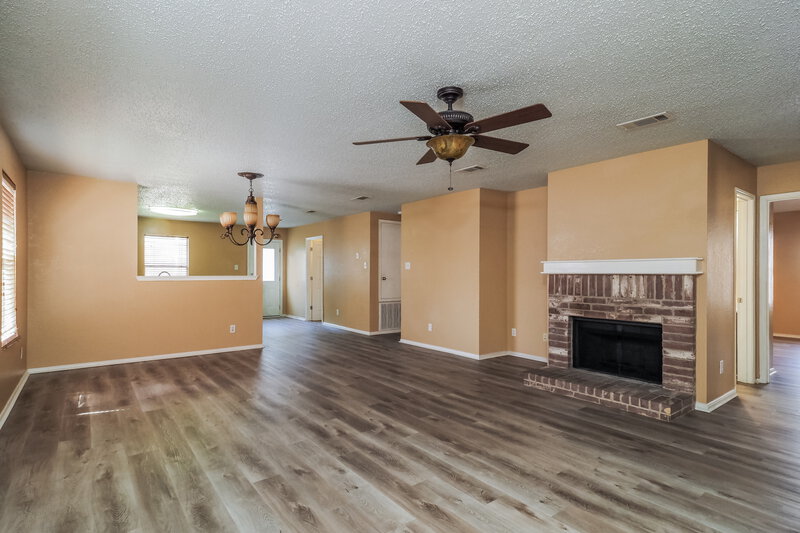 1,885/Mo, 5213 Bedfordshire Dr Fort Worth, TX 76135 Living Room View