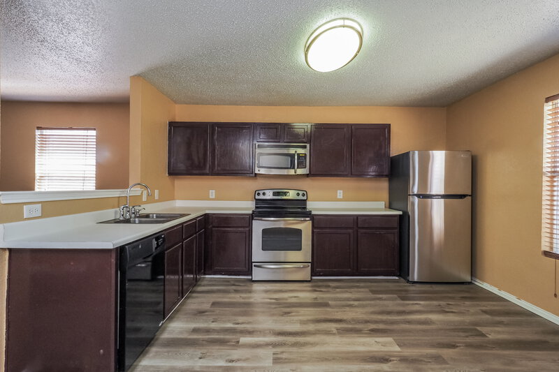 1,885/Mo, 5213 Bedfordshire Dr Fort Worth, TX 76135 Kitchen View 3