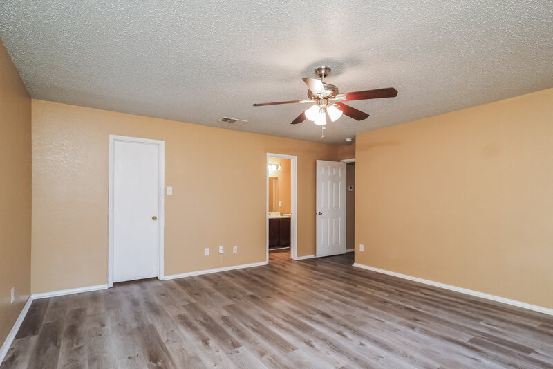 1,885/Mo, 5213 Bedfordshire Dr Fort Worth, TX 76135 Main Bedroom View 2