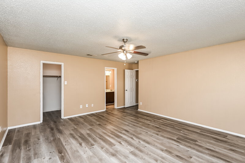 1,845/Mo, 5213 Bedfordshire Dr Fort Worth, TX 76135 Main Bedroom View 2