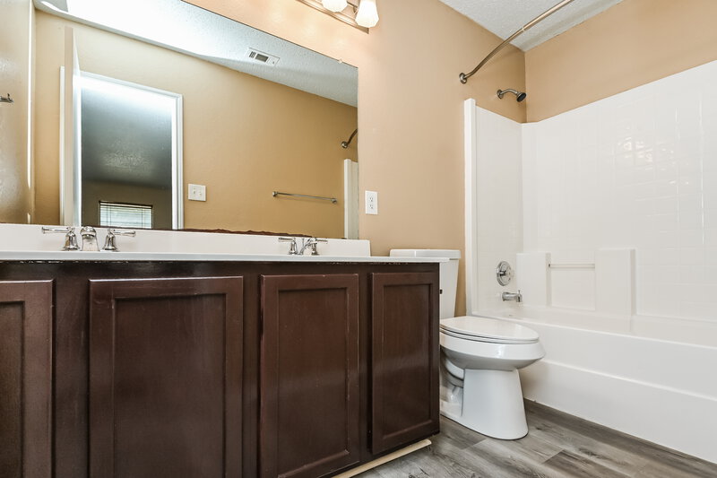 1,845/Mo, 5213 Bedfordshire Dr Fort Worth, TX 76135 Main Bathroom View 2