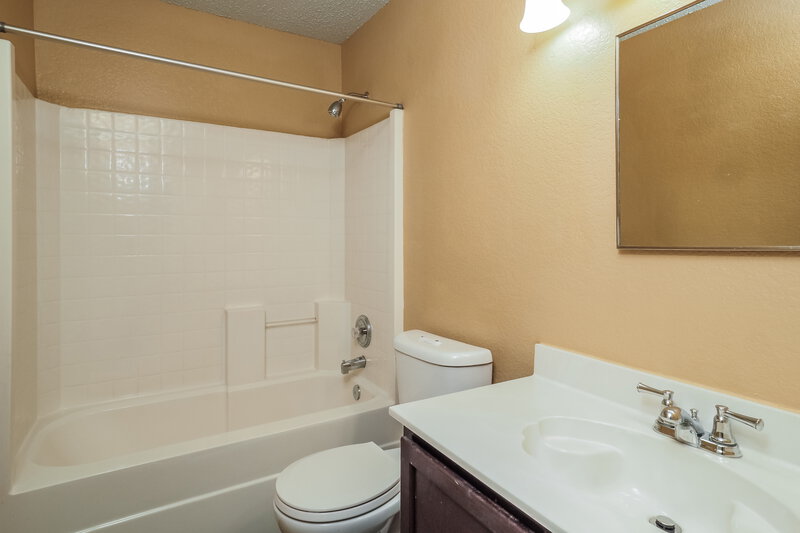 1,885/Mo, 5213 Bedfordshire Dr Fort Worth, TX 76135 Bathroom View