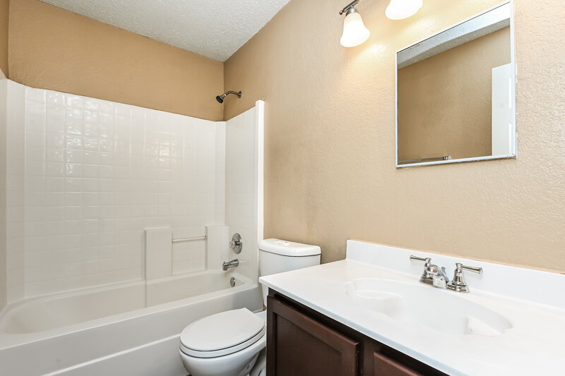 1,845/Mo, 5213 Bedfordshire Dr Fort Worth, TX 76135 Bathroom View