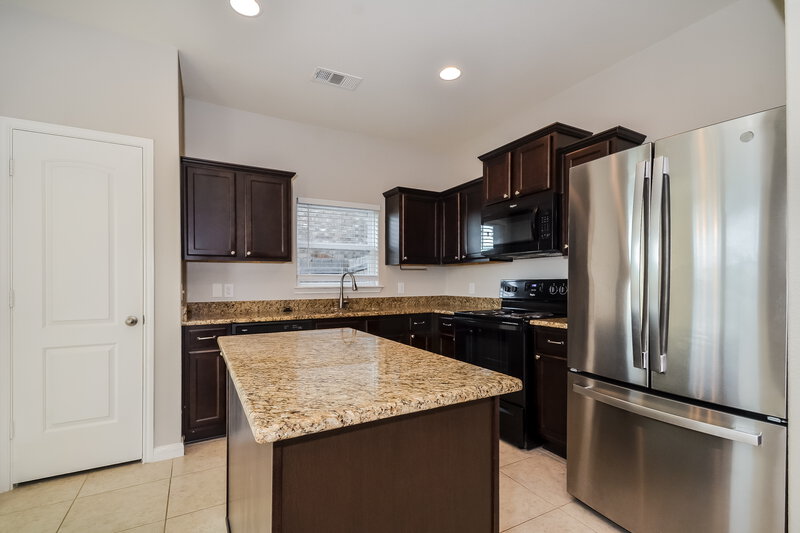 1,975/Mo, 4716 Merchant Trl Denton, TX 76207 Kitchen View